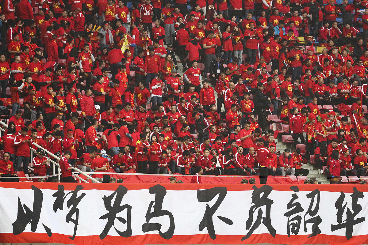 国内足球热门赛事燃情开战，吸引众多球迷关注的简单介绍